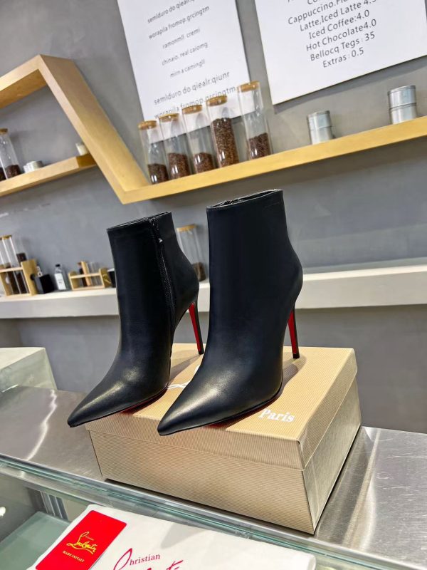 Christian Louboutin So Kate Booty Heels