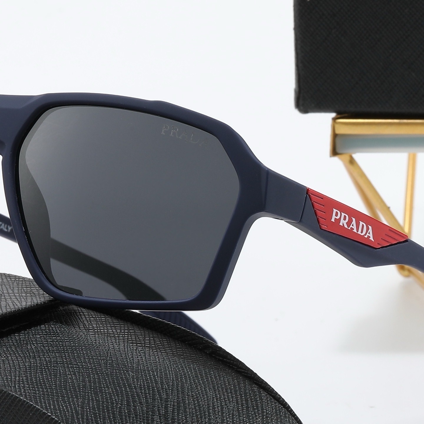 Prada Fashionable Sunglasses - Image 7