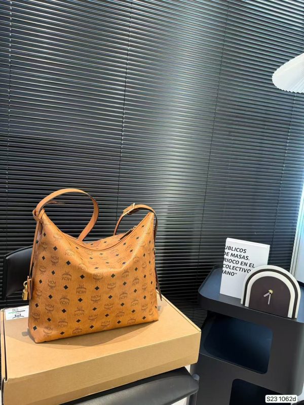 McM Aren Large Visetos Hobo Bag