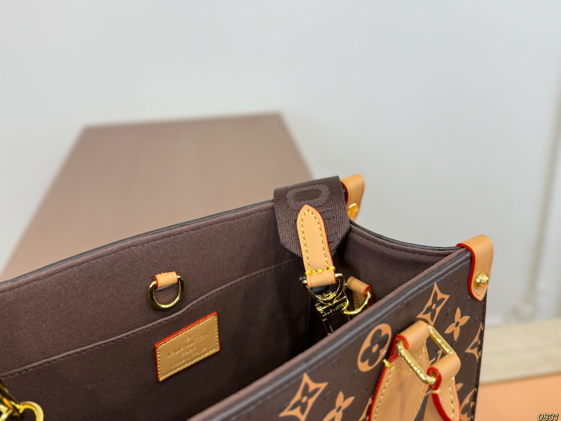 LV Tote Bag Limited Edition onthego - Image 9