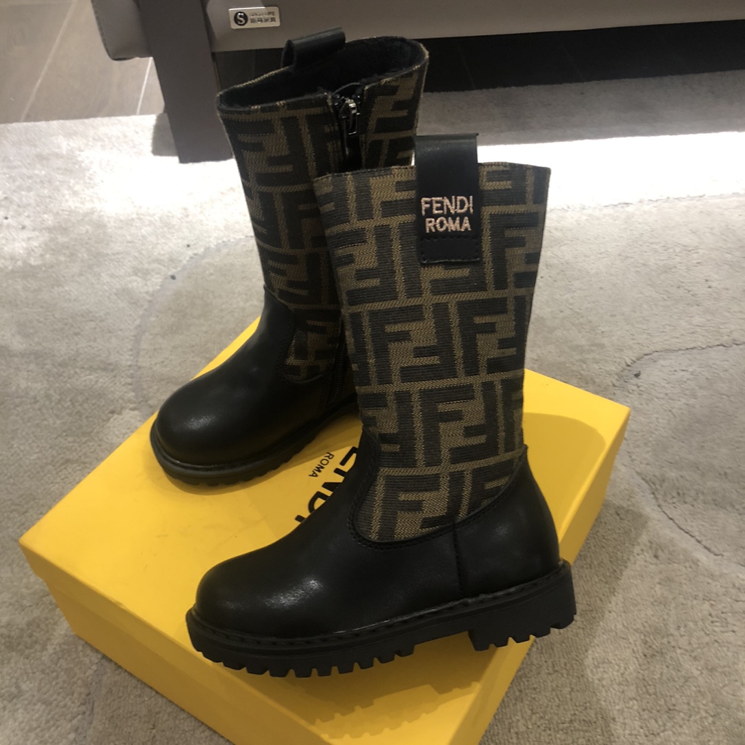 Fendi Children's Boots - Image 7