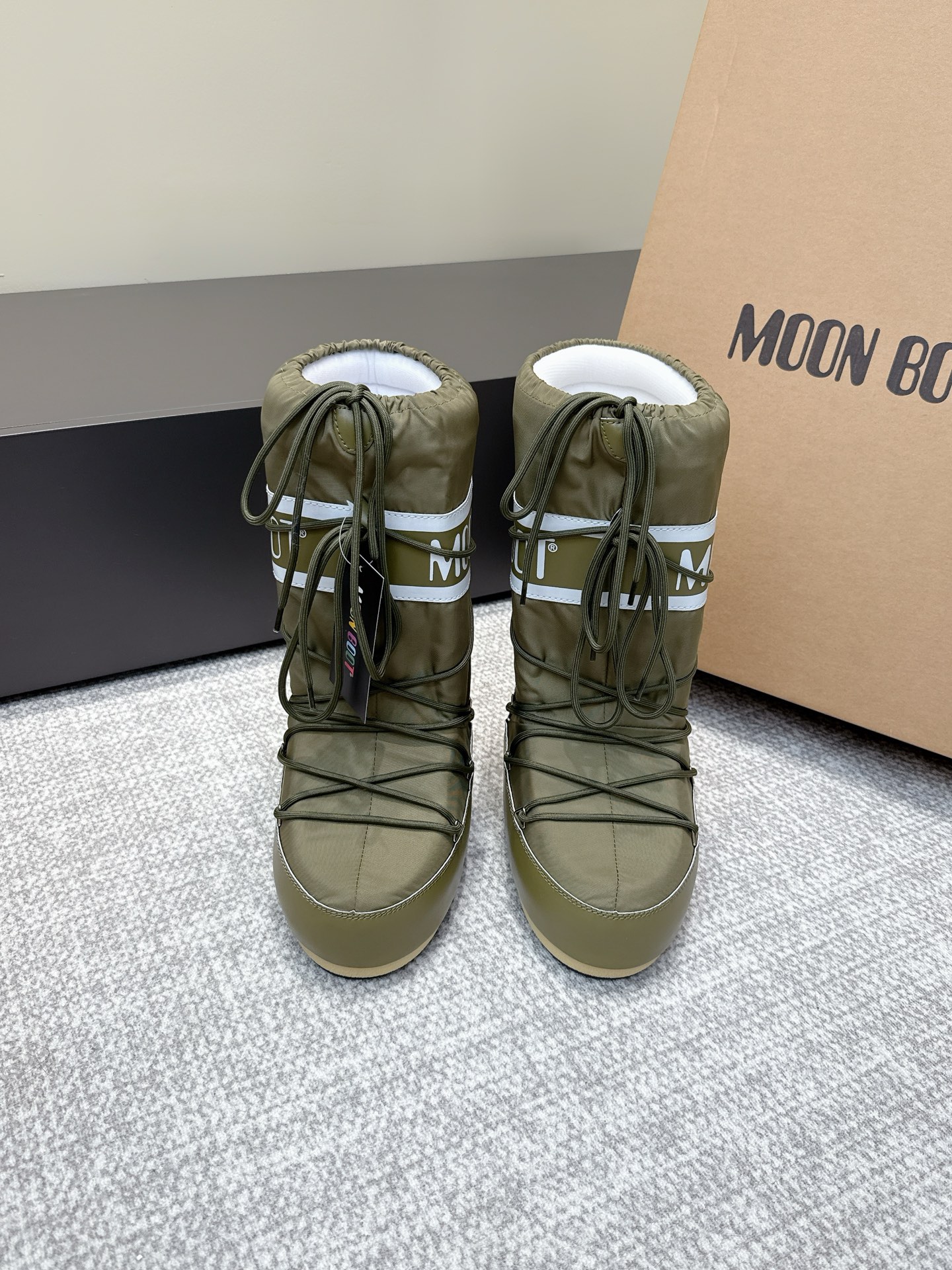 Moon Boot - Image 1
