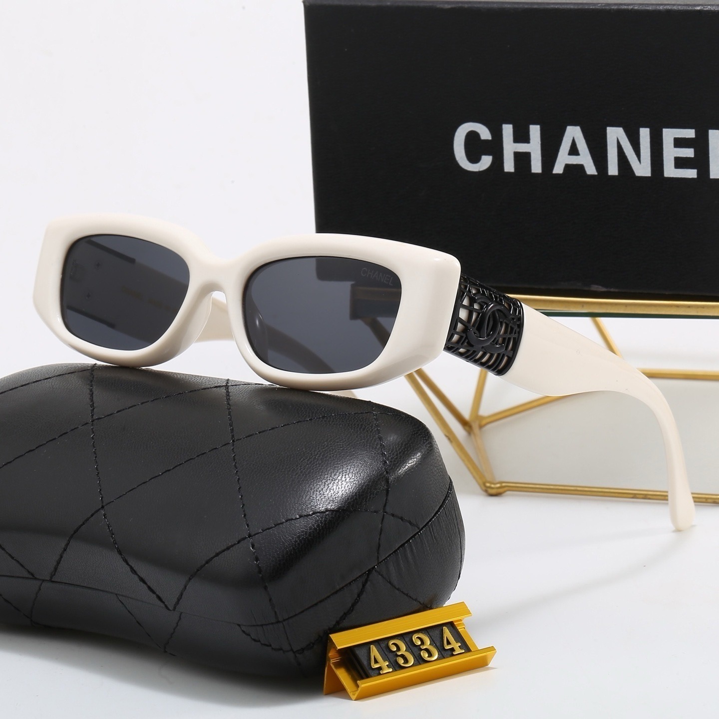 Chanel Fashionable Sunglasses - Image 4