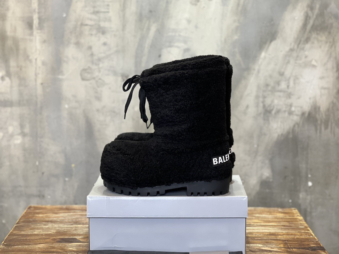 Balenciaga Skiwear Boots - Image 1