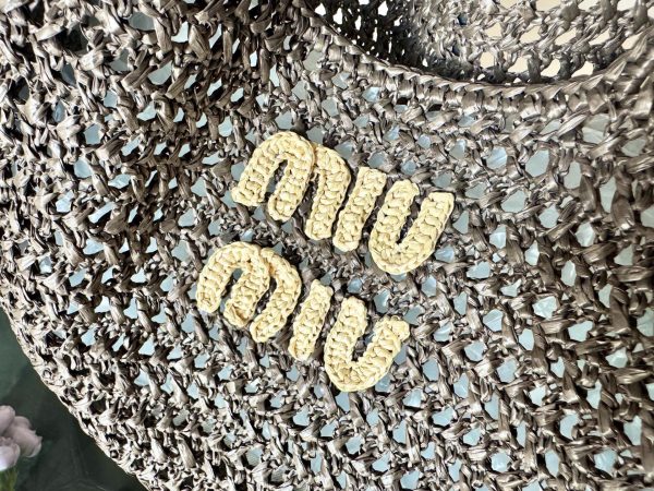 Miu Miu Raffia-effect Woven Shoulder Bag 10A