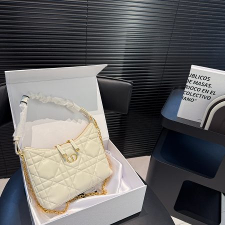 Dior chain handbag!
