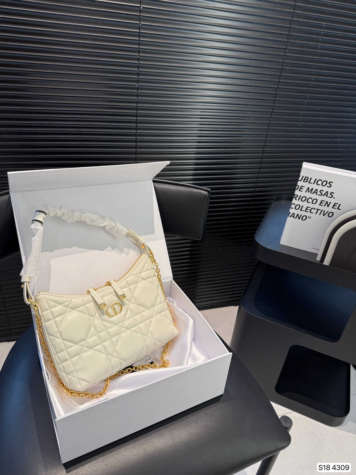 Dior chain handbag! - Image 1
