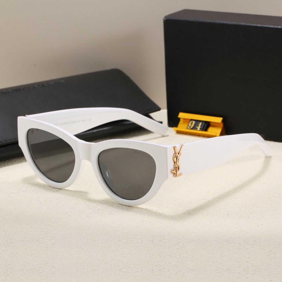 Saint Laurent Fashionable Sunglasses - Image 5