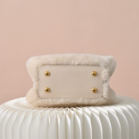 LV Capusnow Bag (Top Quality) - Image 6