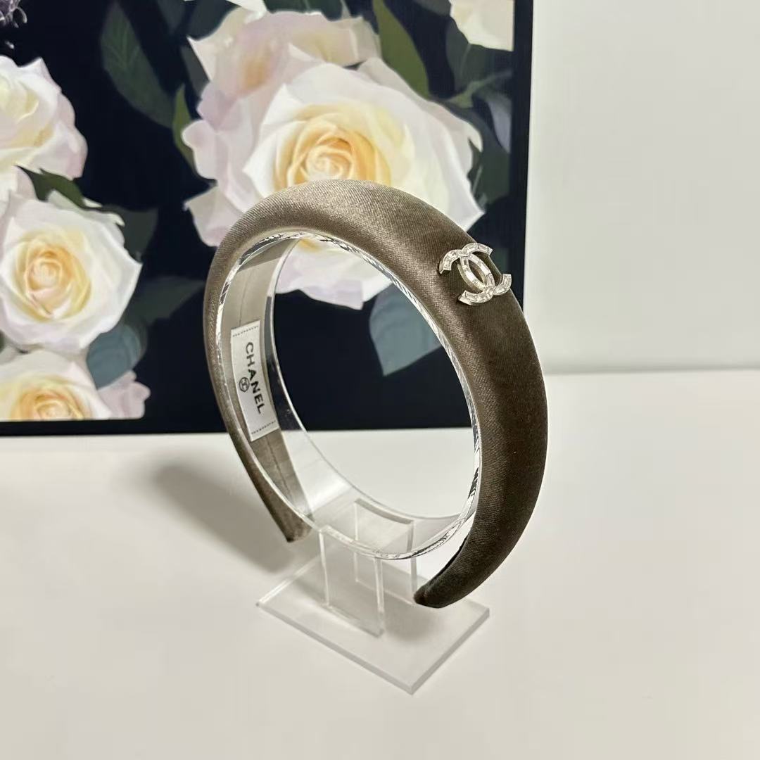 Chanel New Velvet Headband - Image 4
