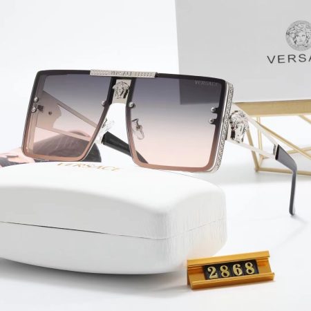 Versace Fashionable Sunglasses - Image 4
