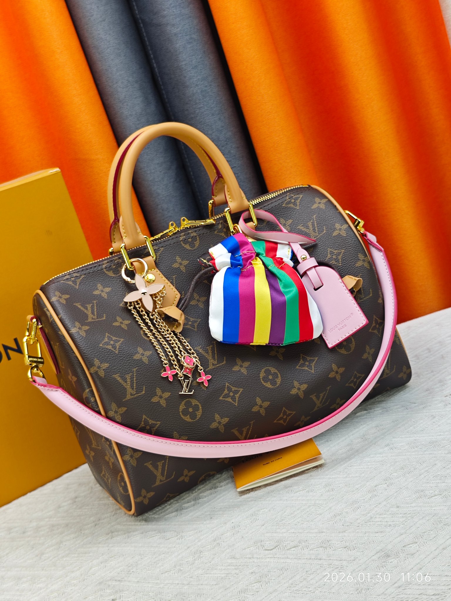 LV Speedy 30 Bag - Image 3