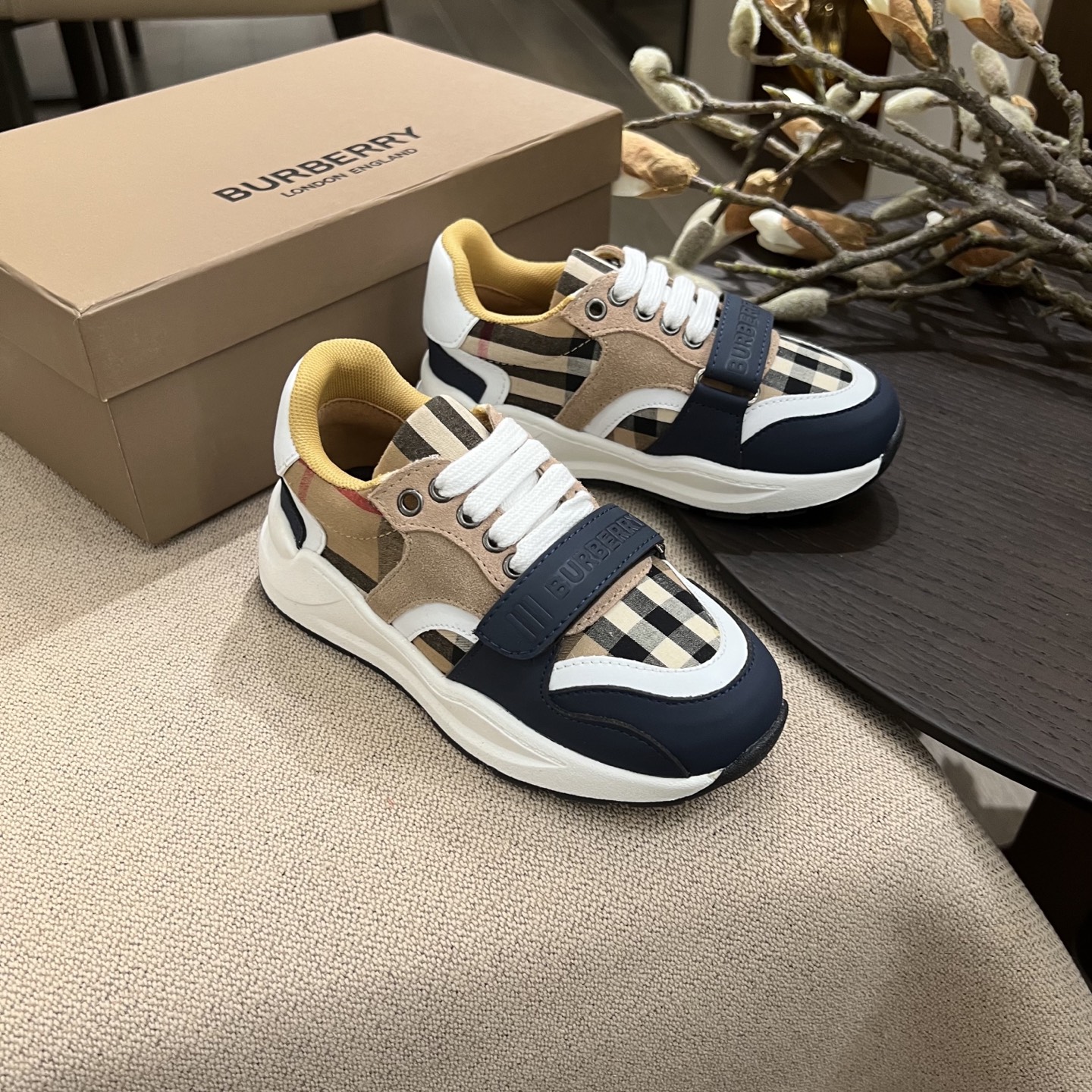 Burberry Children's Shoes - Image 2