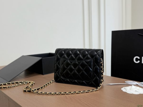 Chanelwoc Badge Chain Money Bag