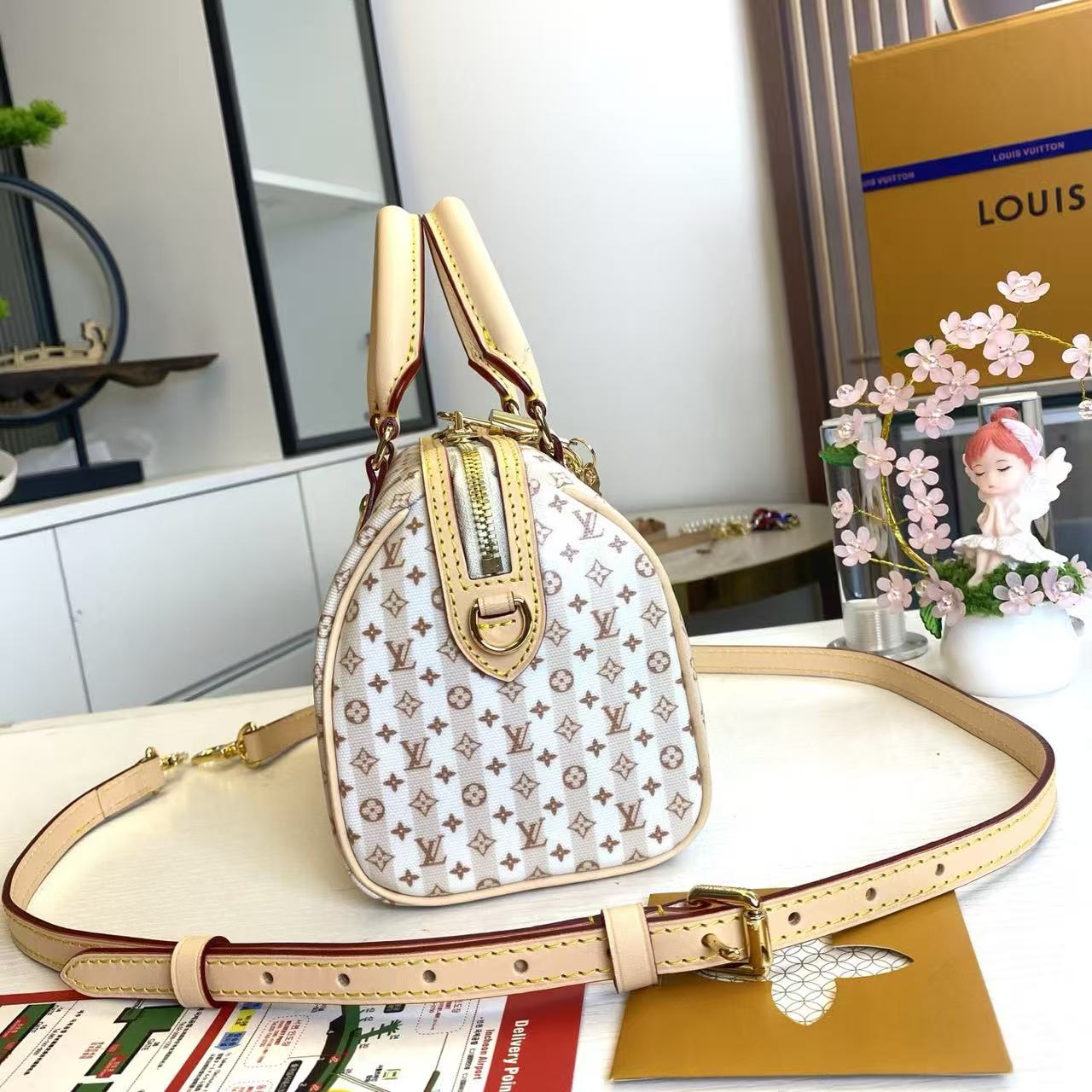 LV Speedy Bandoulière 20 Pillow Bag - Image 4