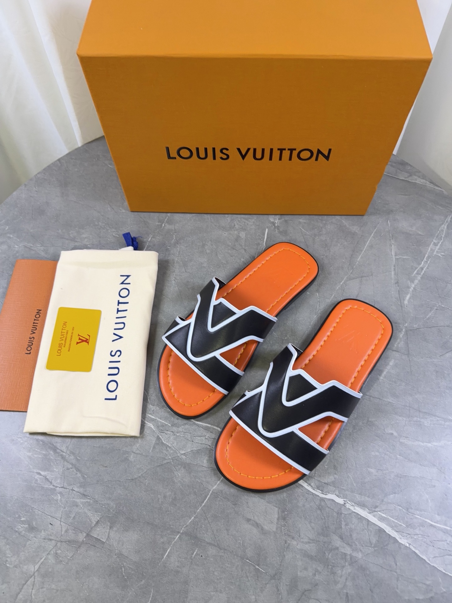 LV Oasis Mule - Image 6