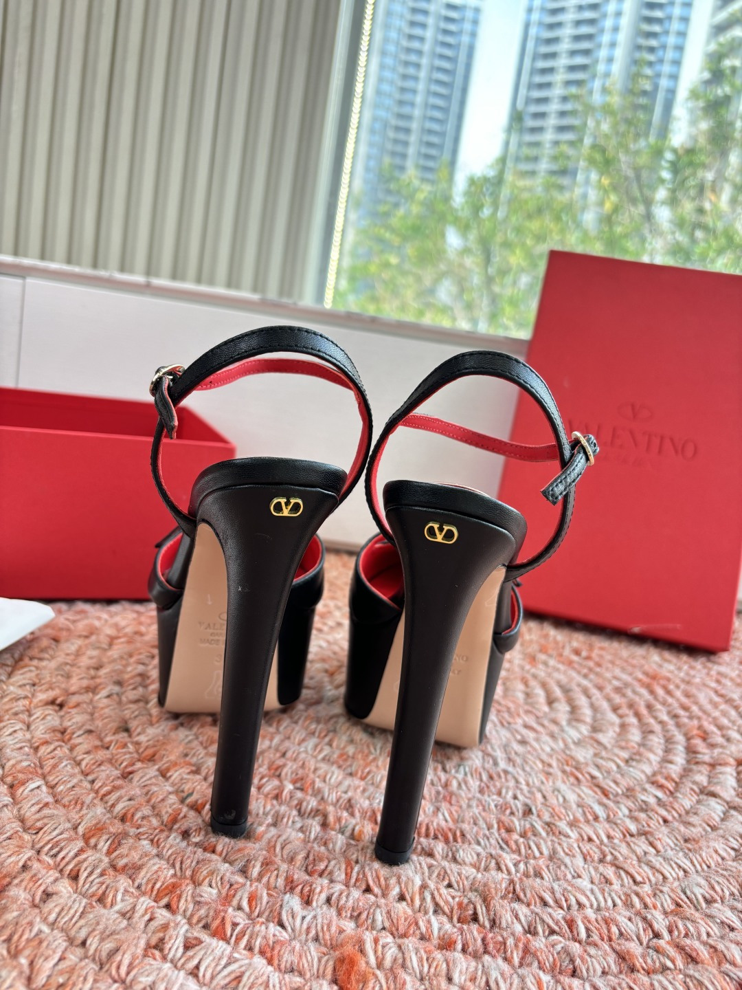 Valentino Garavani Crasher Platfrom Pumps - Image 12