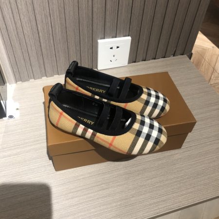 Burberry Children's Shoes - Image 2