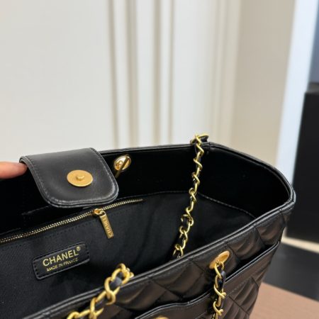 Chanel Quilted Tote Bag - Image 9