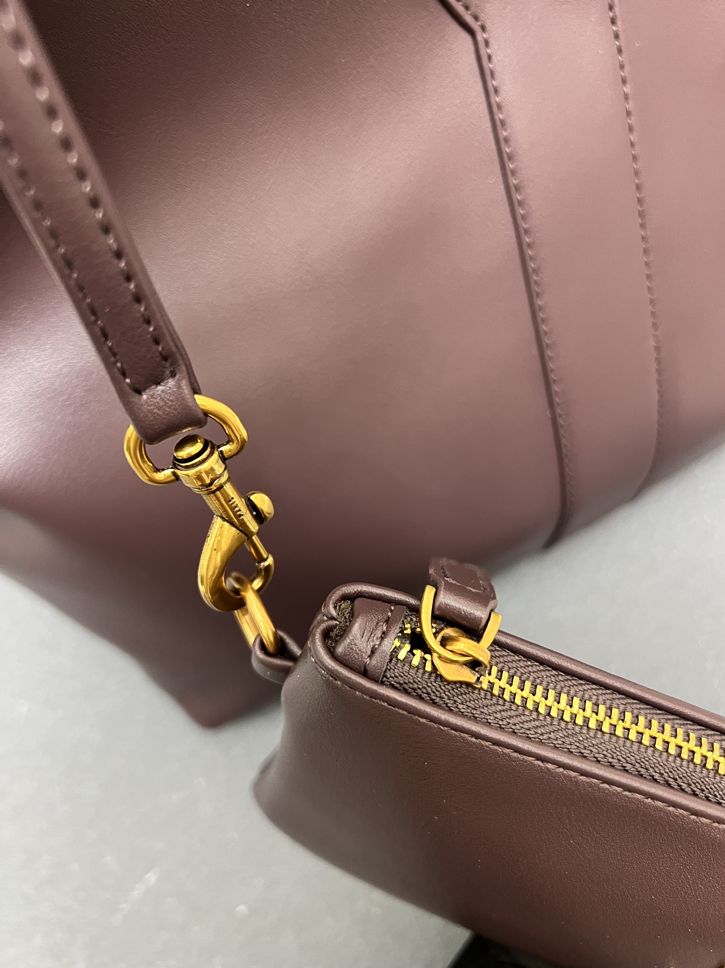 Saint Laurent Y Tote Bag - Image 10