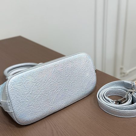 LV's New Shell Bag - Image 9