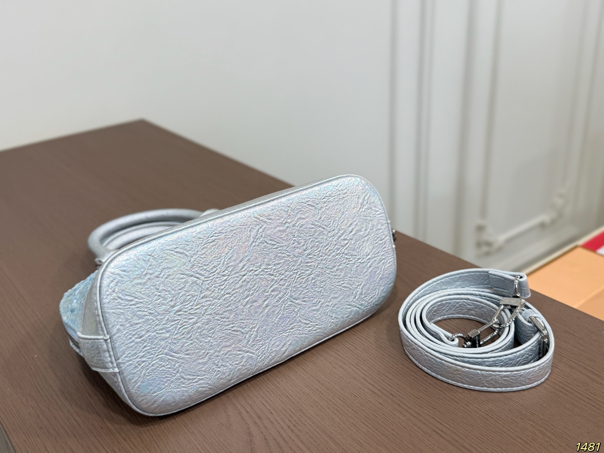 LV's New Shell Bag - Image 9