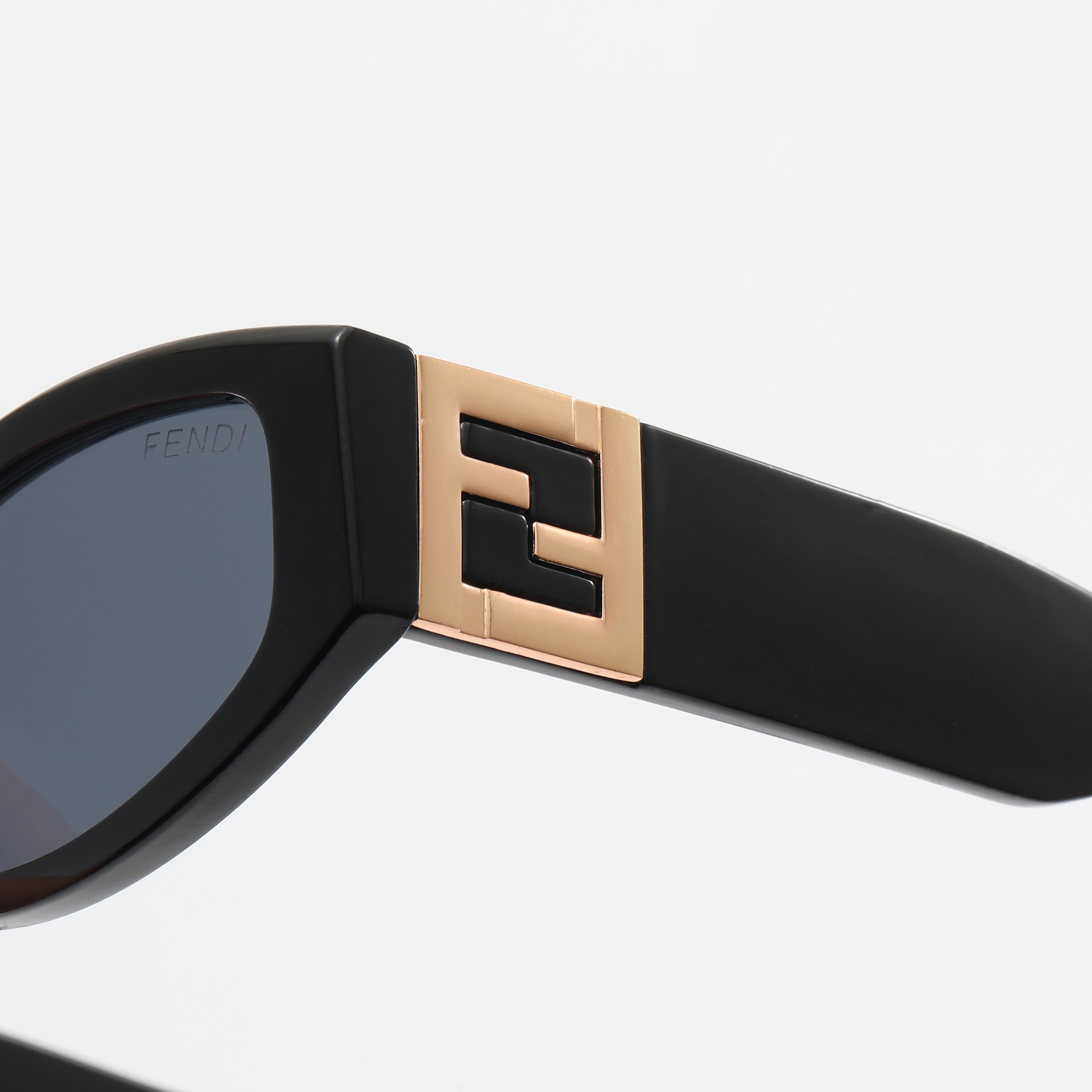 Fendi Fashionable Sunglasses - Image 8