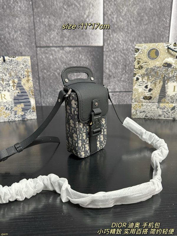 Dior Oblique GrainedCalfskin Vertical Saddle Bag