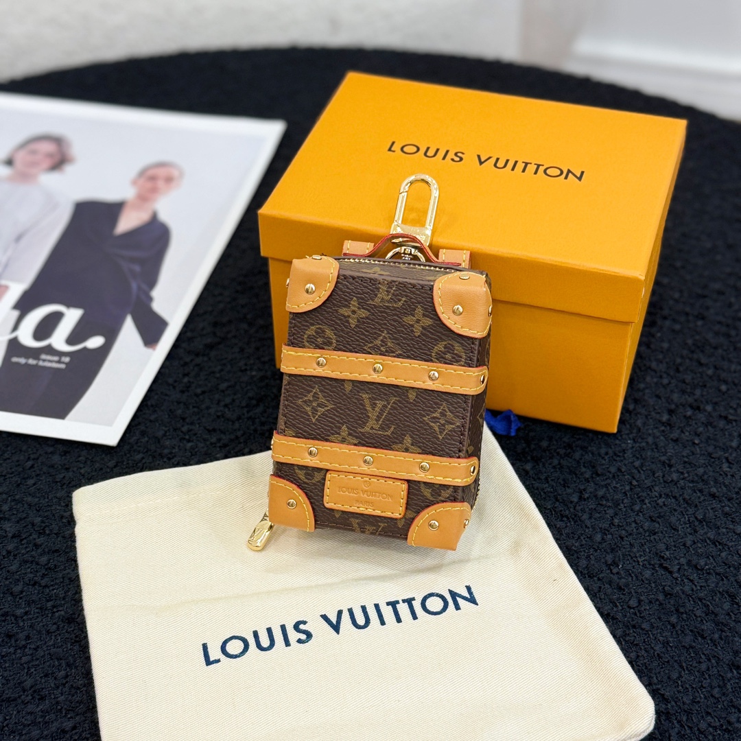 LV Accessories - Image 1