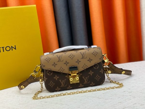 LV Monogramme Pochette Métiss East West Bag