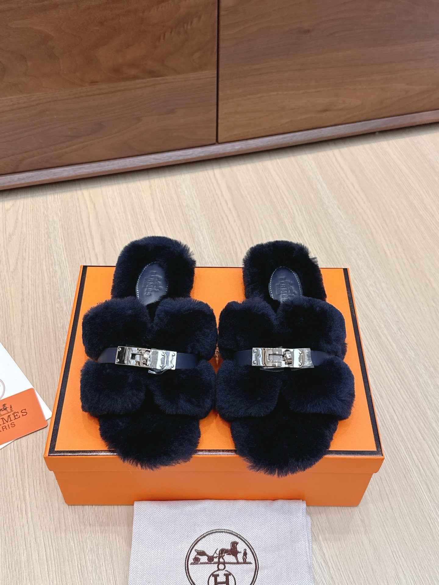 Hermès Fall/Winter Fur-Lined Slippers - Image 1
