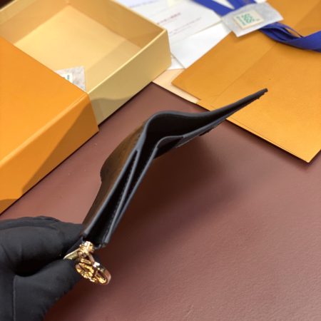 LV Lisa Wallet - Image 4