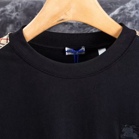 Burberry T Shirt - Image 4