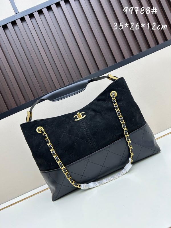 Chanel shoulder bag | handbag