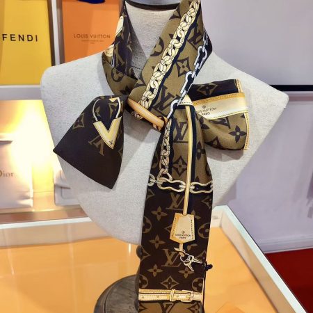 LV scarf