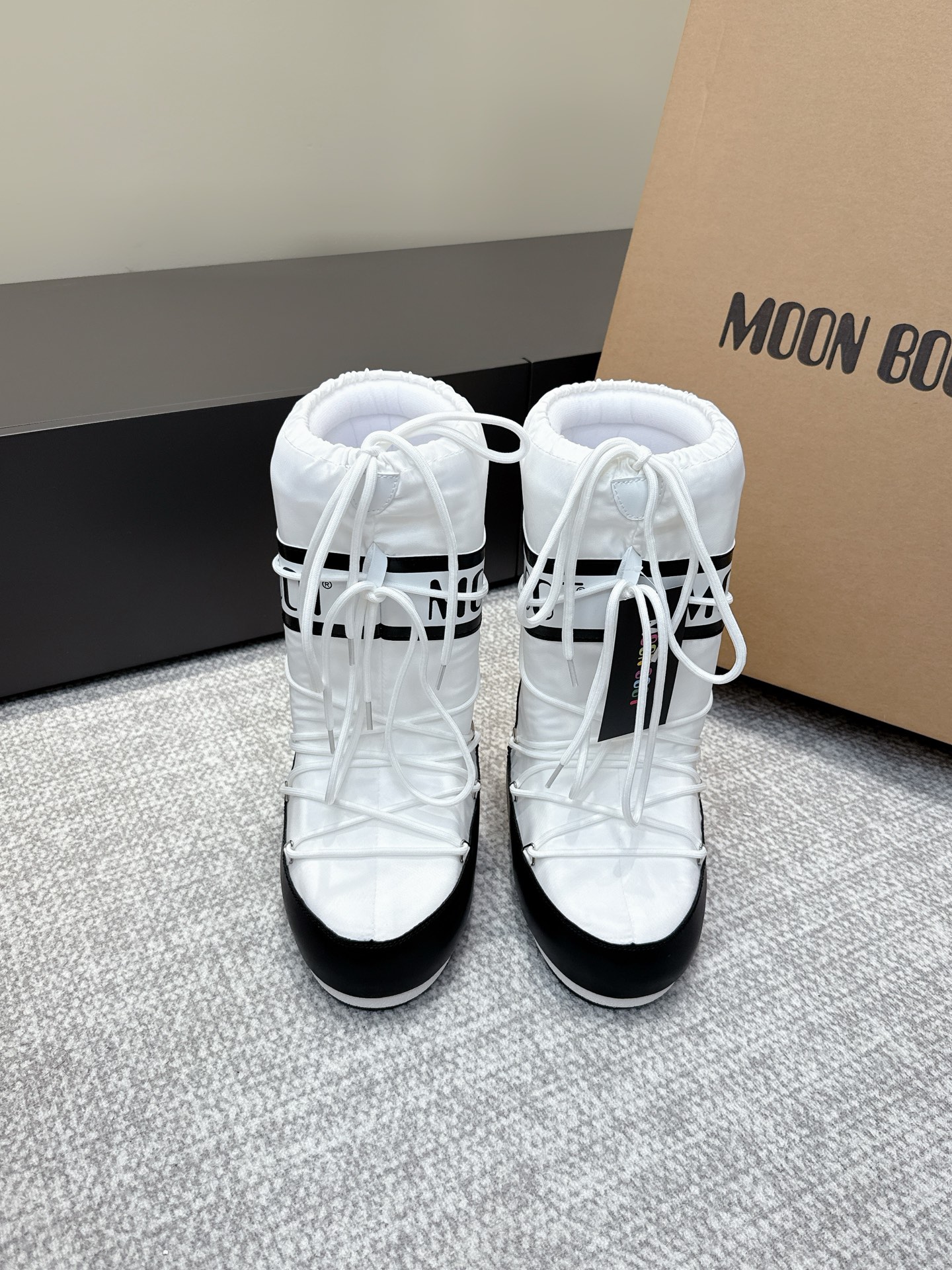 Moon Boot - Image 1