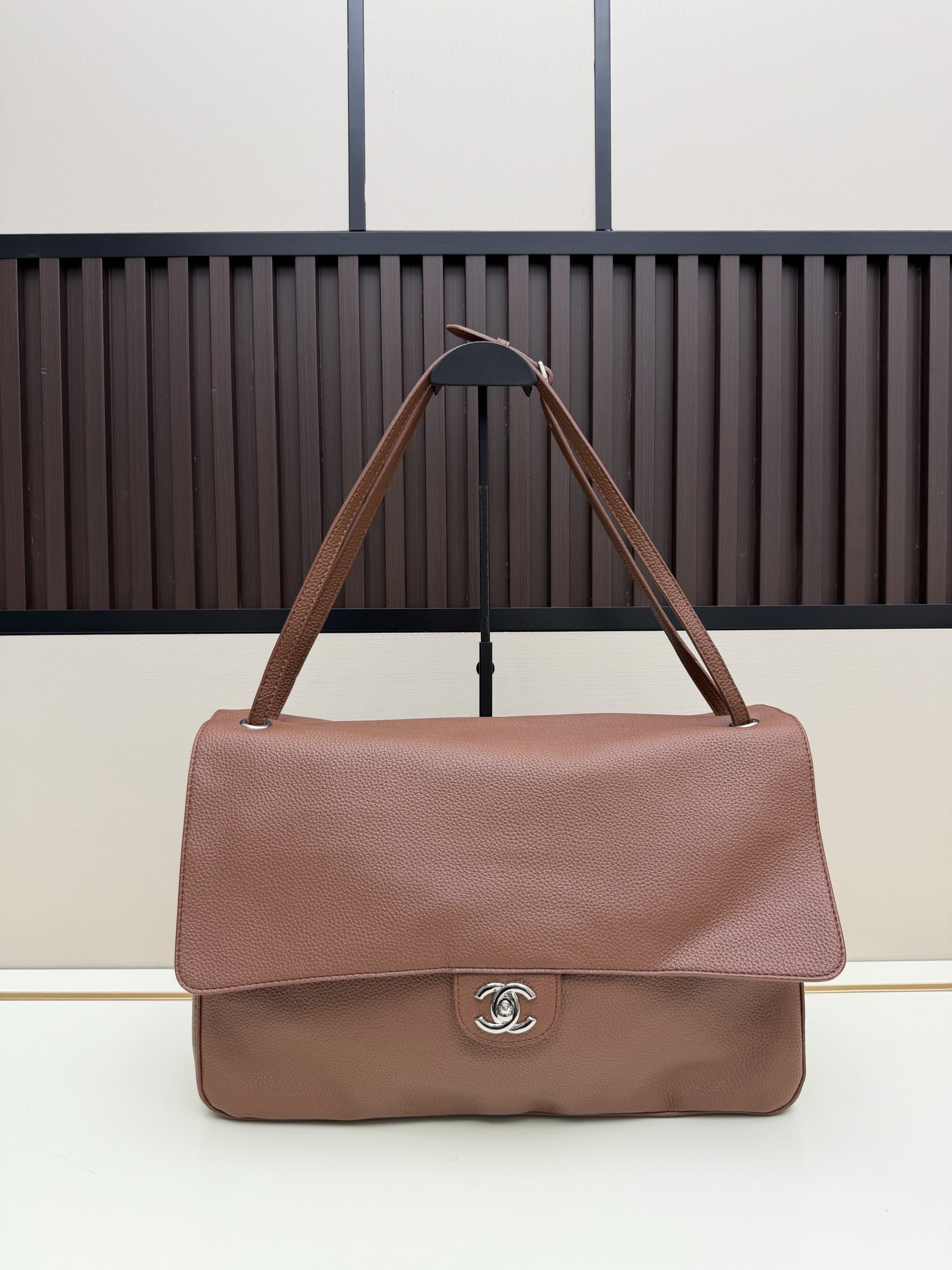 Chanel 26S Maxi Shoulder Bag - Image 3