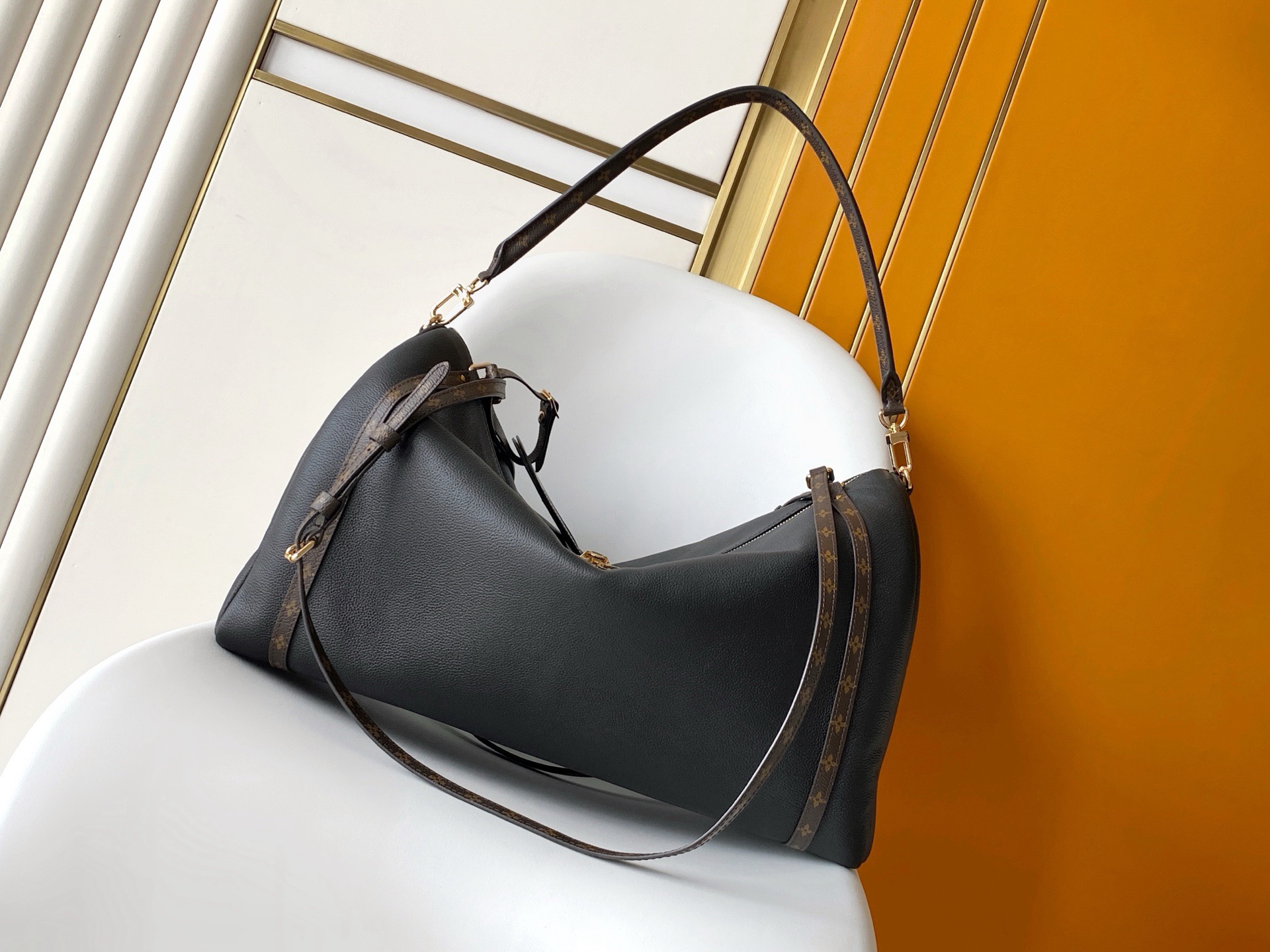 LV Express Travel H27 Women Handbags - Image 2