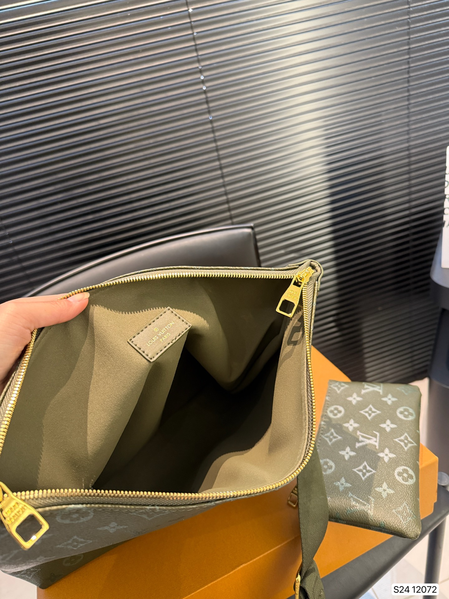LV  Bag - Image 5