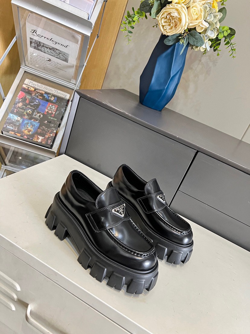 Prada Shoes - Image 3