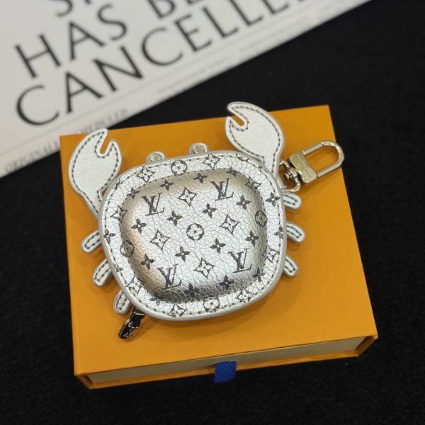LV  Accessories