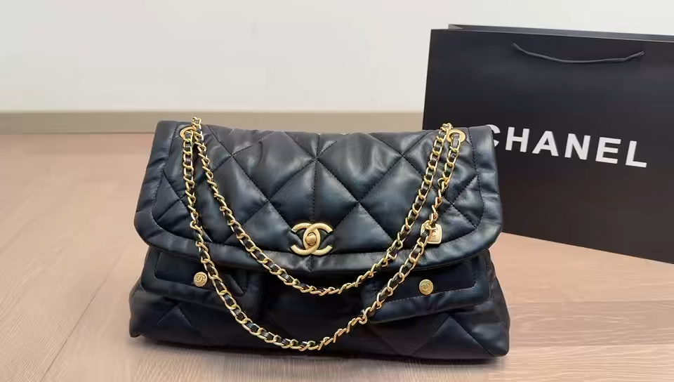 Chanel 25K Classic Quilted Pattern and Double C Bag - Image 2