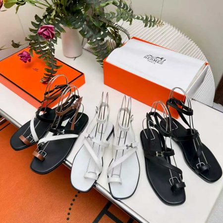 Hermès Thong Sandals - Image 2