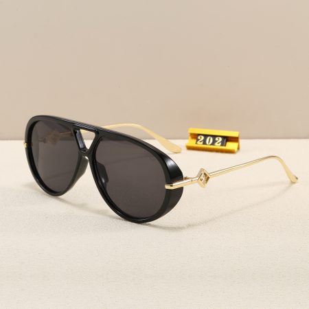 Fendi Fashionable Sunglasses - Image 8