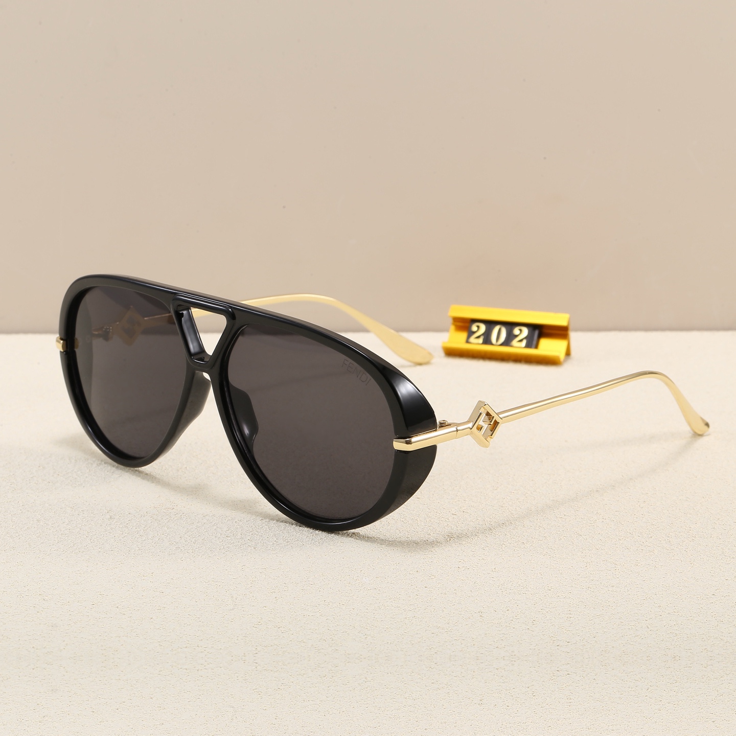 Fendi Fashionable Sunglasses - Image 8