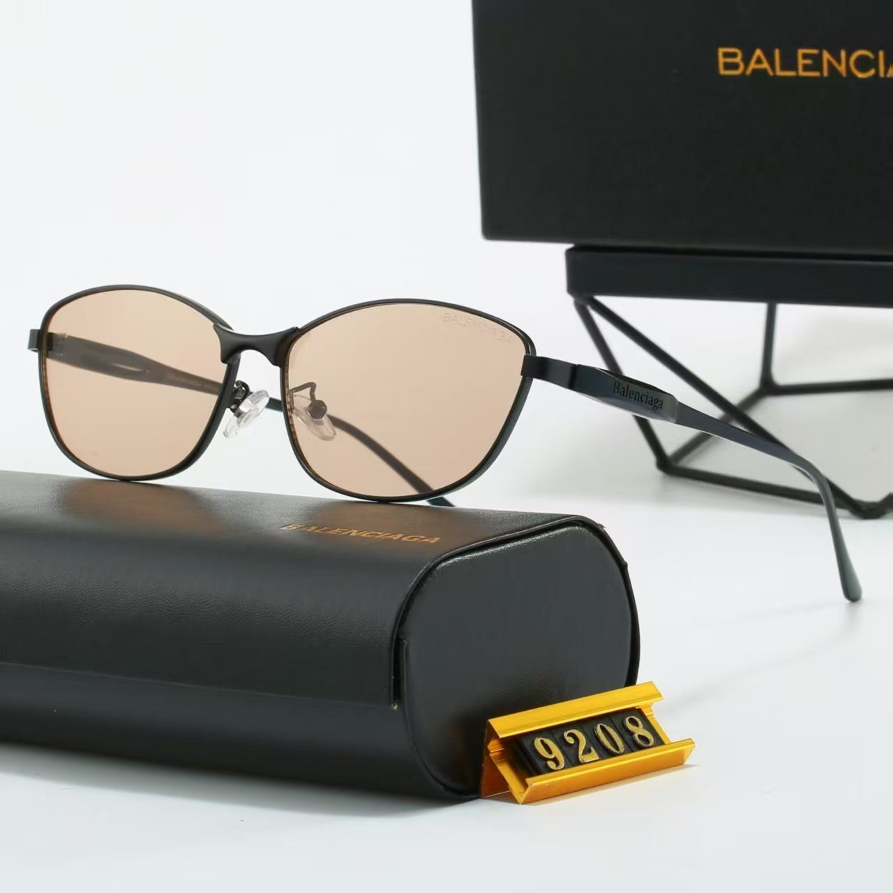 Balenciaga Fashionable Sunglasses - Image 3