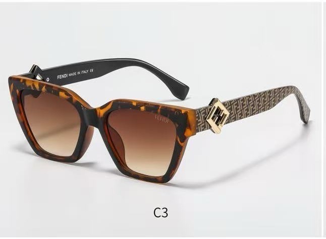 Fendi Fashionable Sunglasses - Image 3