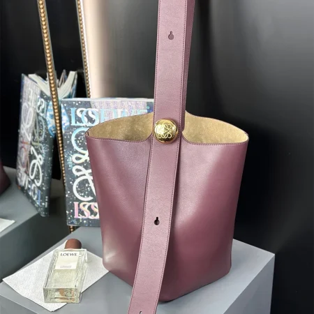 LOEWE Medium Pebble Bucket Bag - Image 6