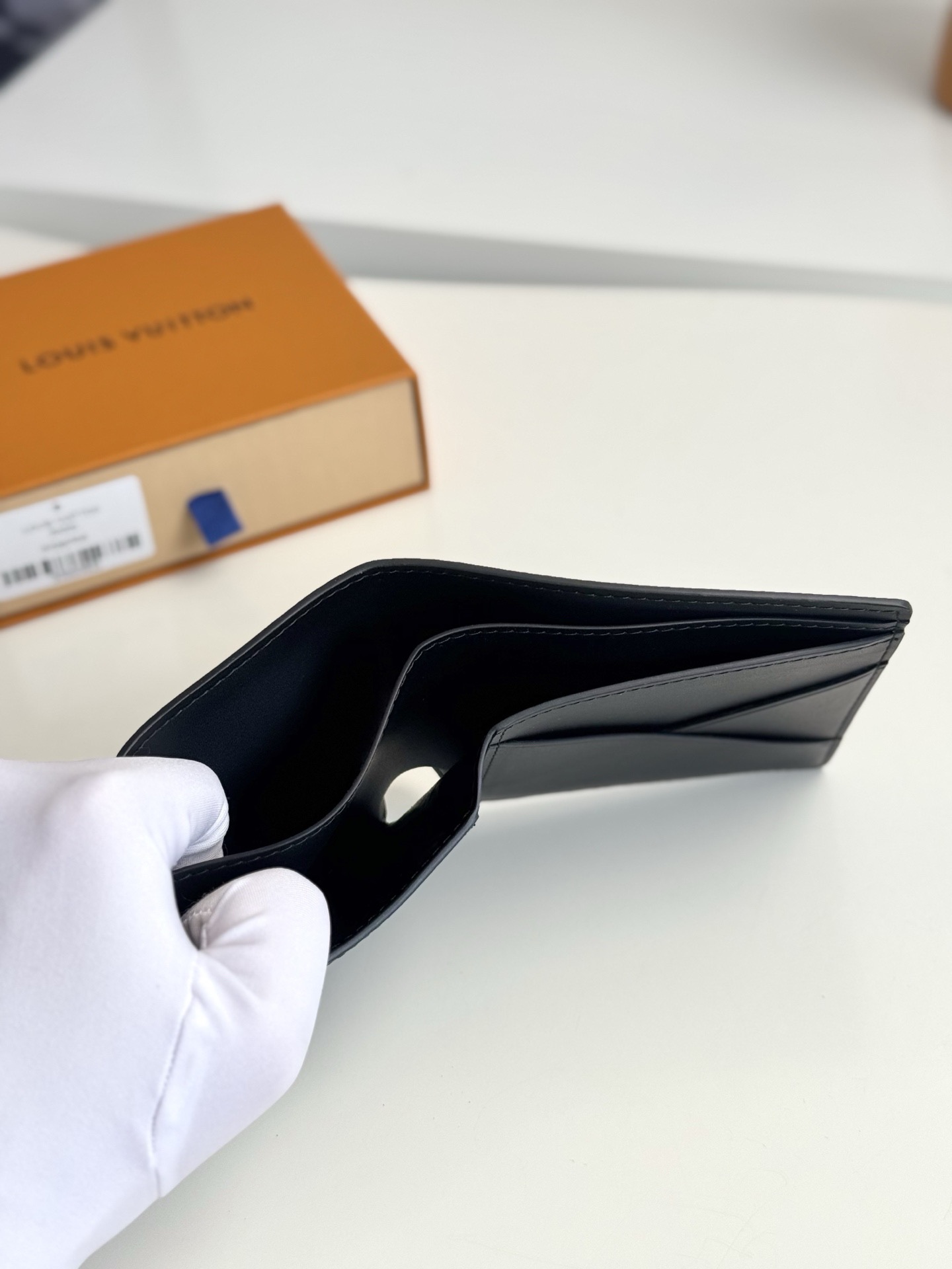 LV Multiple Wallet - Image 4