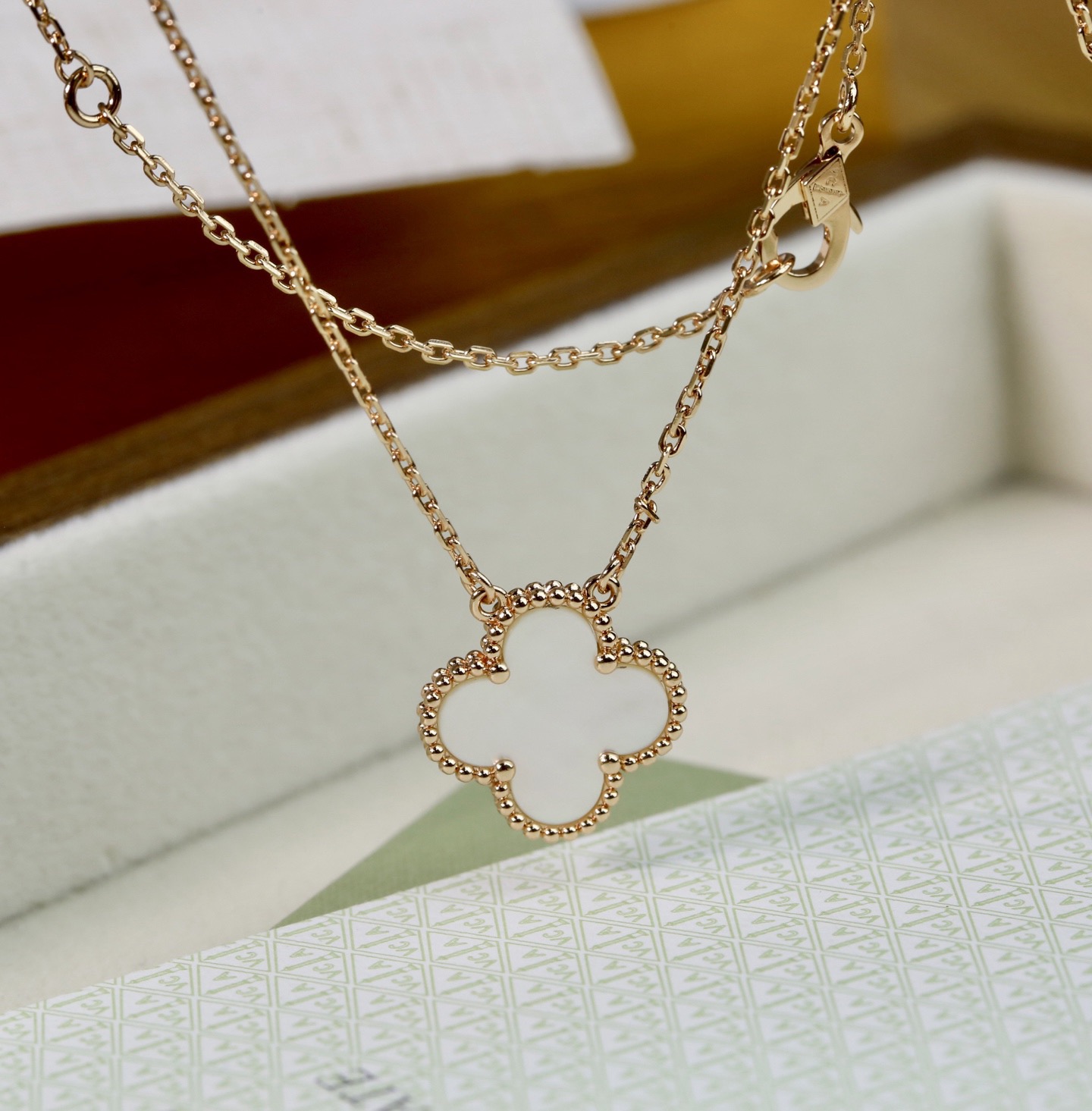 Van Cleef&Arpels VCA Vintage Alhambra Pendant, Mother-of-pearl Necklacce - Image 1